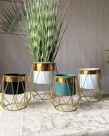 METAL STAND VASE