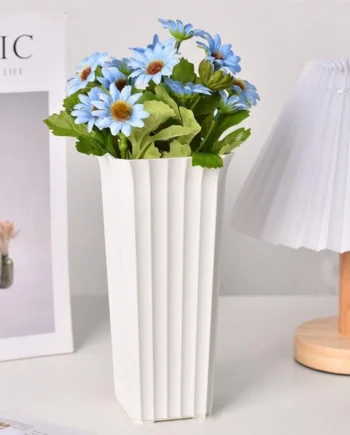 JIGGYZO Flower Vase, Plastic Vertical Stripes Design Nordic Decorative Vase, Simplicity Black White Plant Pot Flower Arrangement